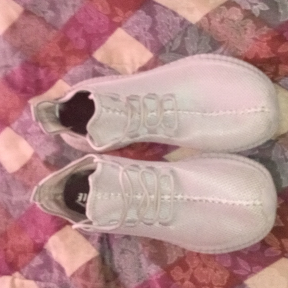 Mens 11.5 tennis shoes